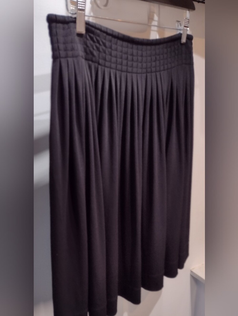 Calvin Klein Black Pleated Midi Skirt (Sz M) Classic Summer Capsule Wardrobe - Picture 4 of 7